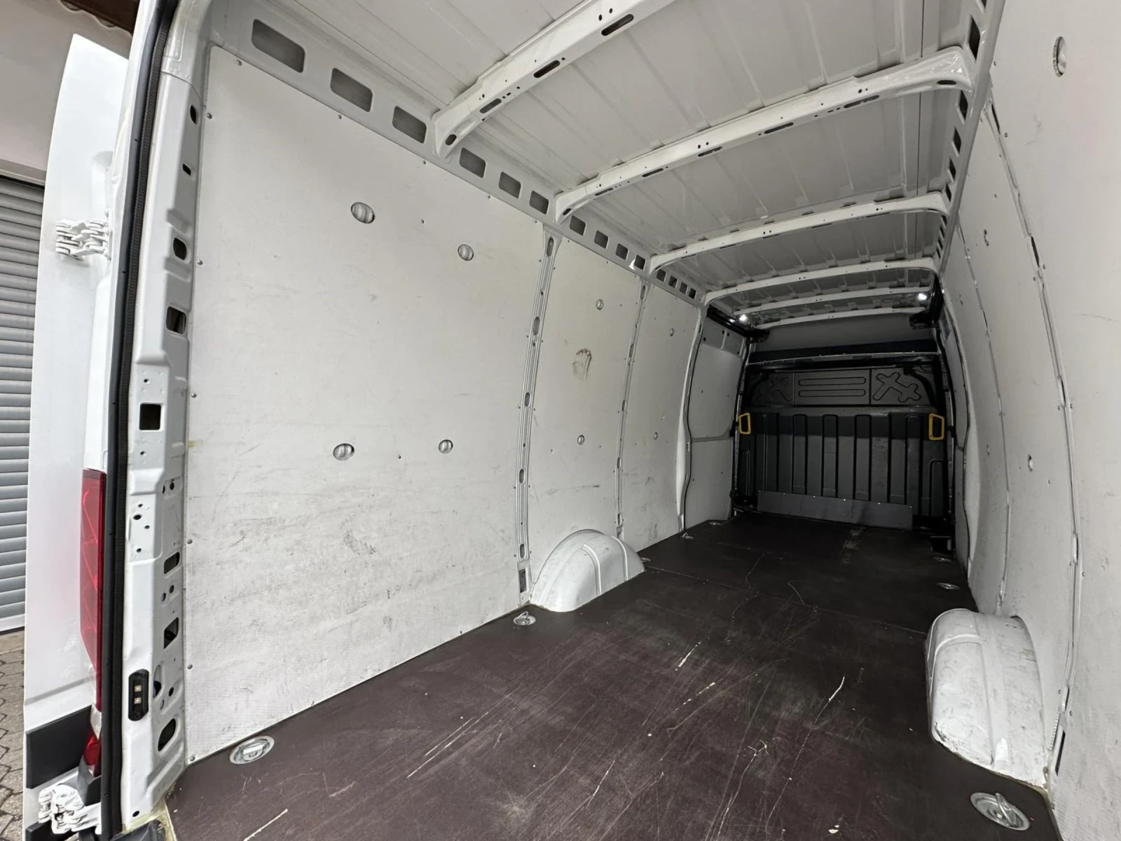 Iveco Daily 3.0 175k.c. 8G Himatic, снимка 7 - Бусове и автобуси - 53852236