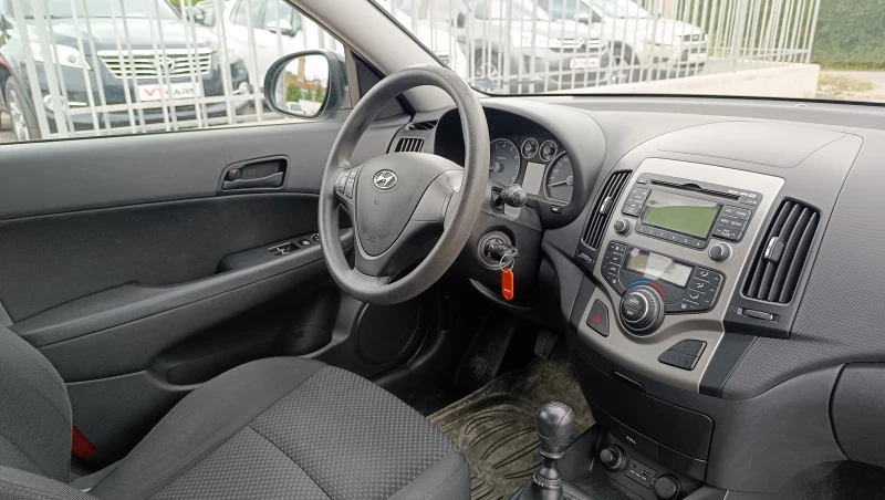 Hyundai I30 1.4i, снимка 10 - Автомобили и джипове - 47084140