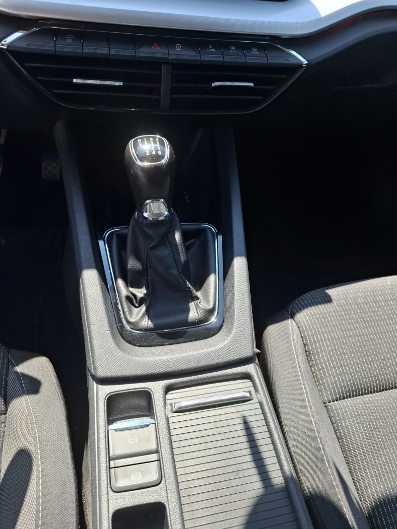 Skoda Octavia 1.5TSI150кс, снимка 11 - Автомобили и джипове - 51430659