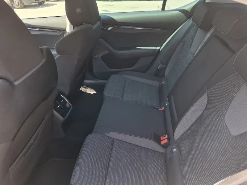 Skoda Octavia 1.5TSI150кс, снимка 14 - Автомобили и джипове - 51430659