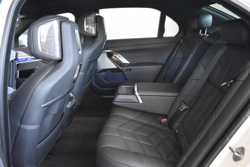 BMW 740 xDrive Седан, снимка 9 - Автомобили и джипове - 52277308