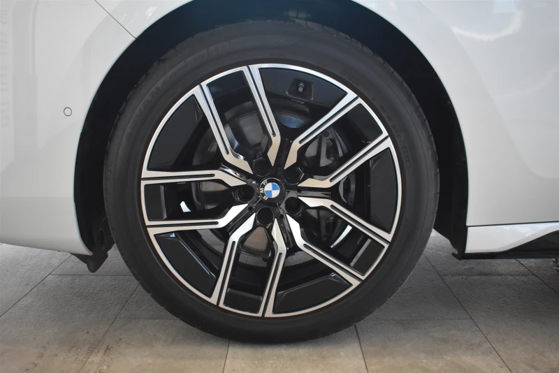 BMW 740 xDrive Седан, снимка 5 - Автомобили и джипове - 52277308