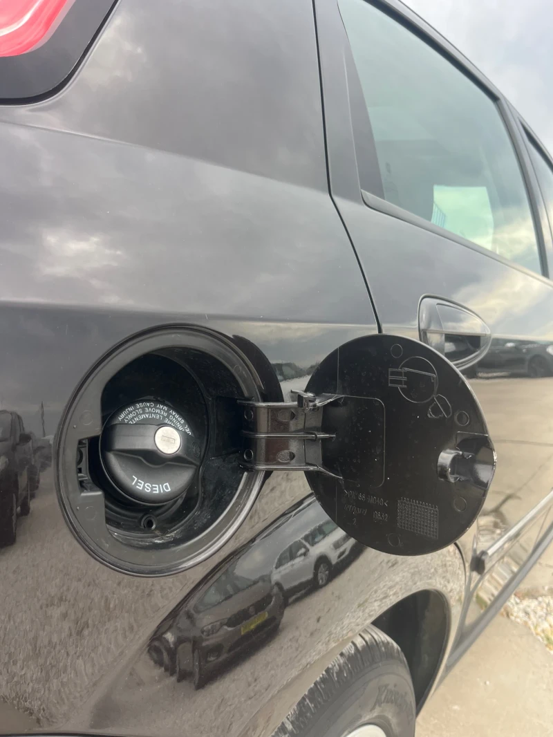 Fiat Punto 1.3 Mjet, снимка 15 - Автомобили и джипове - 52350498