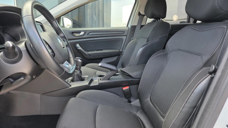 Renault Megane SEDANE 1.3TCe 140к.с. КАПАРИРАН, снимка 13 - Автомобили и джипове - 52445722