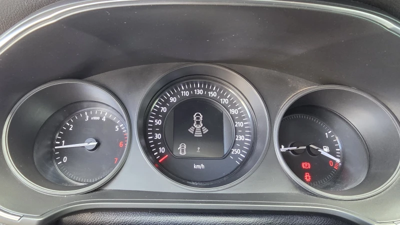 Renault Megane SEDANE 1.3TCe 140к.с. КАПАРИРАН, снимка 16 - Автомобили и джипове - 52445722