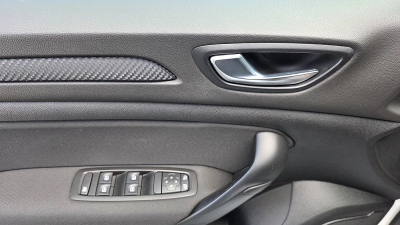 Renault Megane SEDANE 1.3TCe 140к.с., снимка 17 - Автомобили и джипове - 52445722