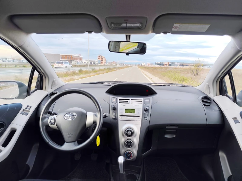 Toyota Yaris 1.0i 70ks, снимка 9 - Автомобили и джипове - 52633007