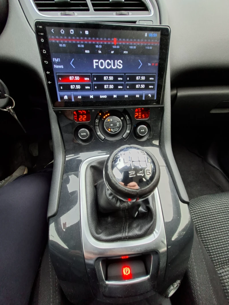 Peugeot 5008 1.6 HDI 112 коня, снимка 10 - Автомобили и джипове - 52777019