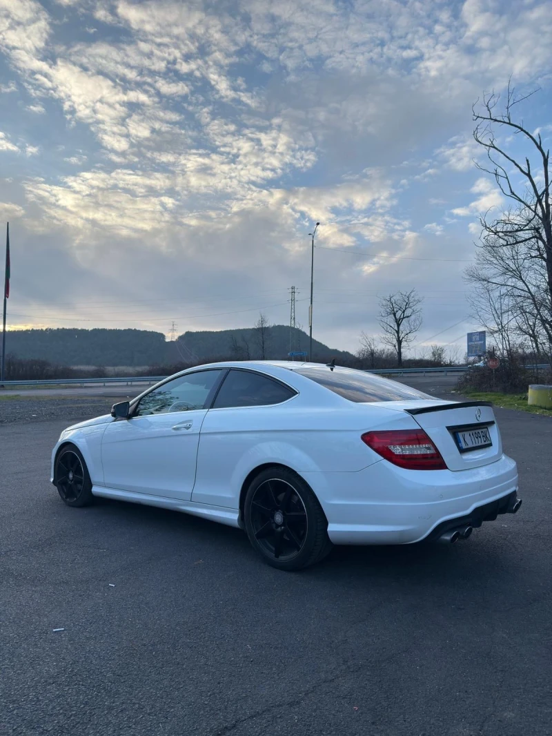 Mercedes-Benz C 220 7G+ AMG, снимка 4 - Автомобили и джипове - 52899101