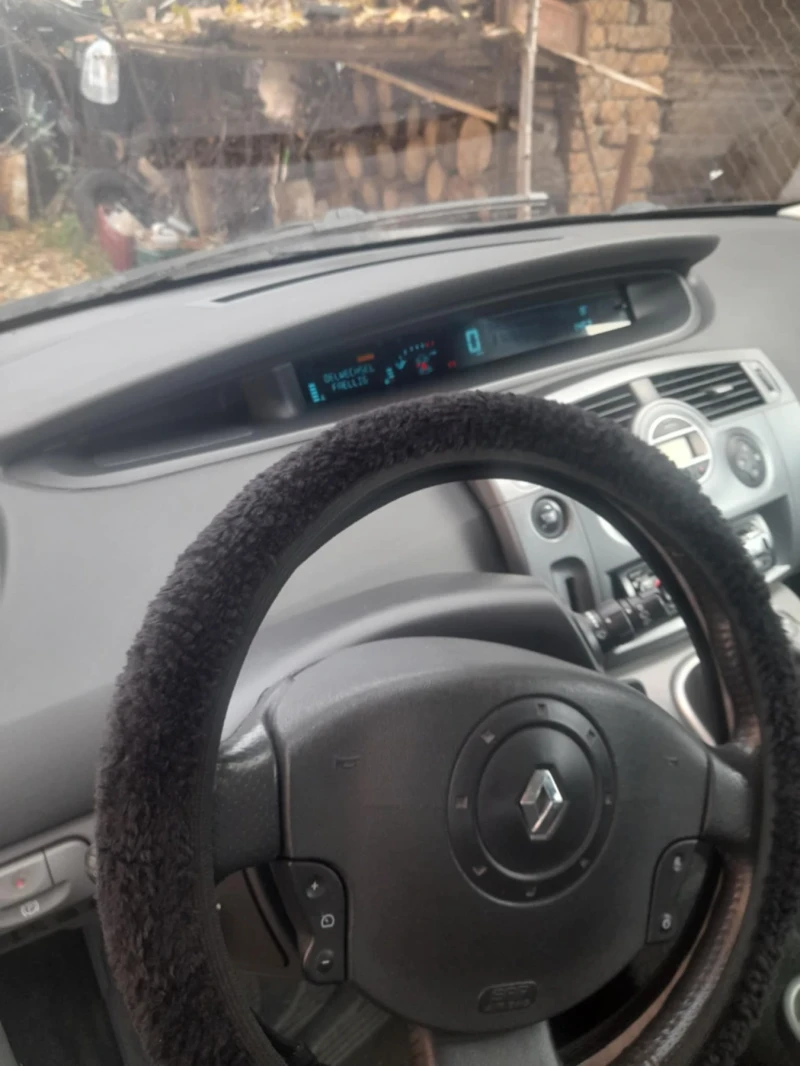 Renault Scenic 2.0 бензин , снимка 8 - Автомобили и джипове - 52917214
