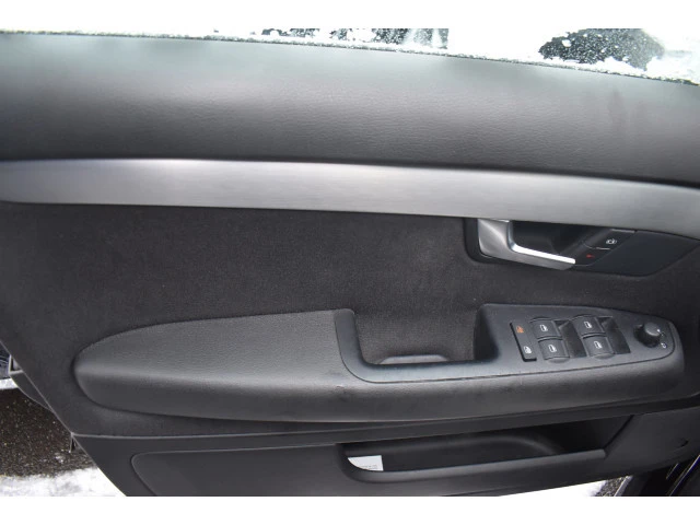 Audi A4 2.0TDI Германия S-Line Нави Климатроник Темпомат, снимка 13 - Автомобили и джипове - 53358903