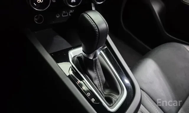 Renault Arkana 1.6 * E TECH TECHNO * BLIND SPOT * KEYLESS * , снимка 9 - Автомобили и джипове - 56066600
