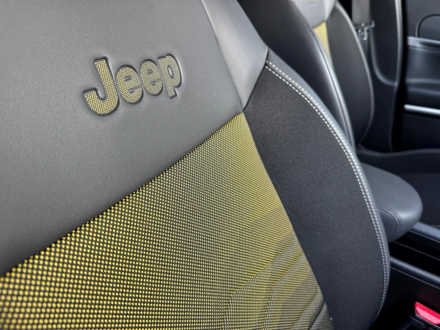 Jeep Avenger e-Summit Electric Pack, снимка 9 - Автомобили и джипове - 53145874