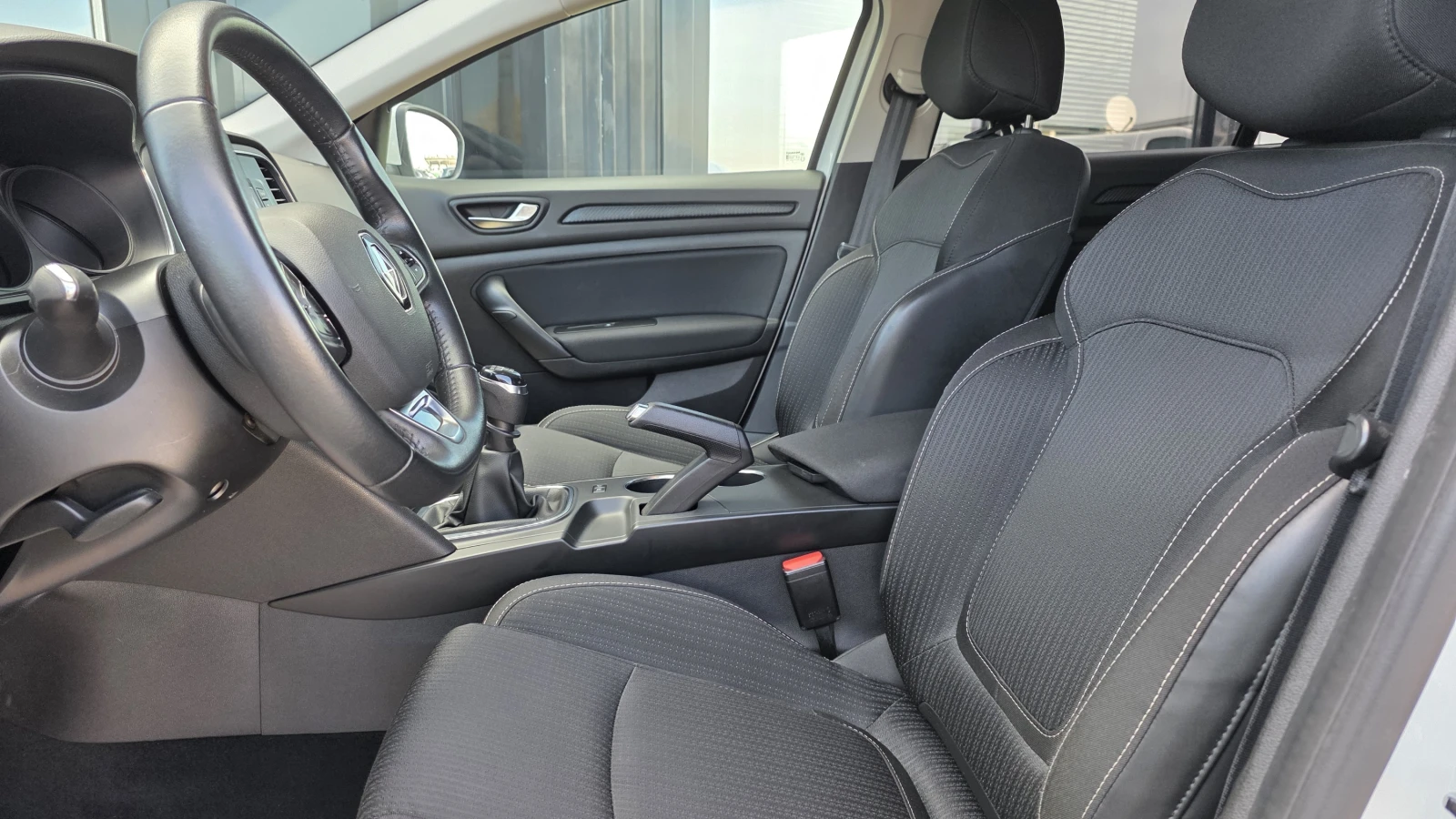 Renault Megane SEDANE 1.3TCe 140�.�. ��������� | Mobile.bg � ����������� 13