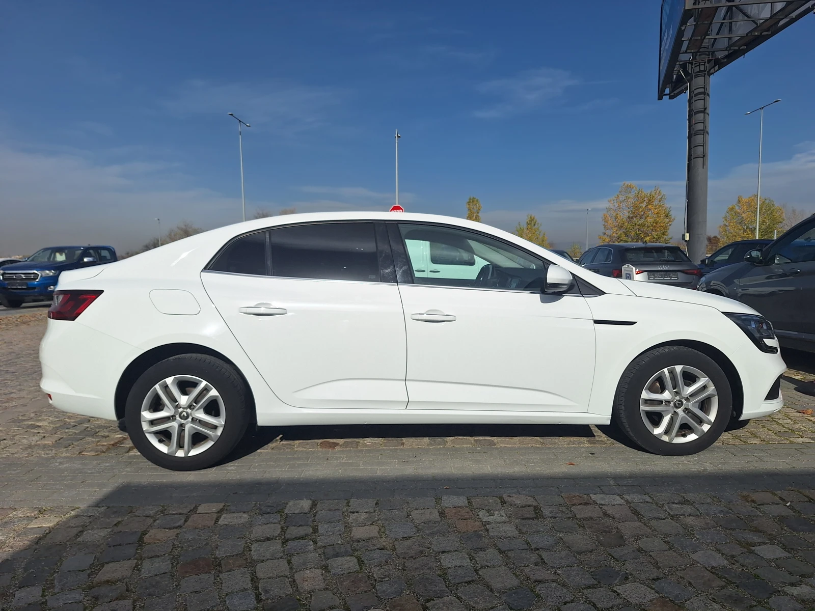 Renault Megane SEDANE 1.3TCe 140�.�. ��������� | Mobile.bg � ����������� 7
