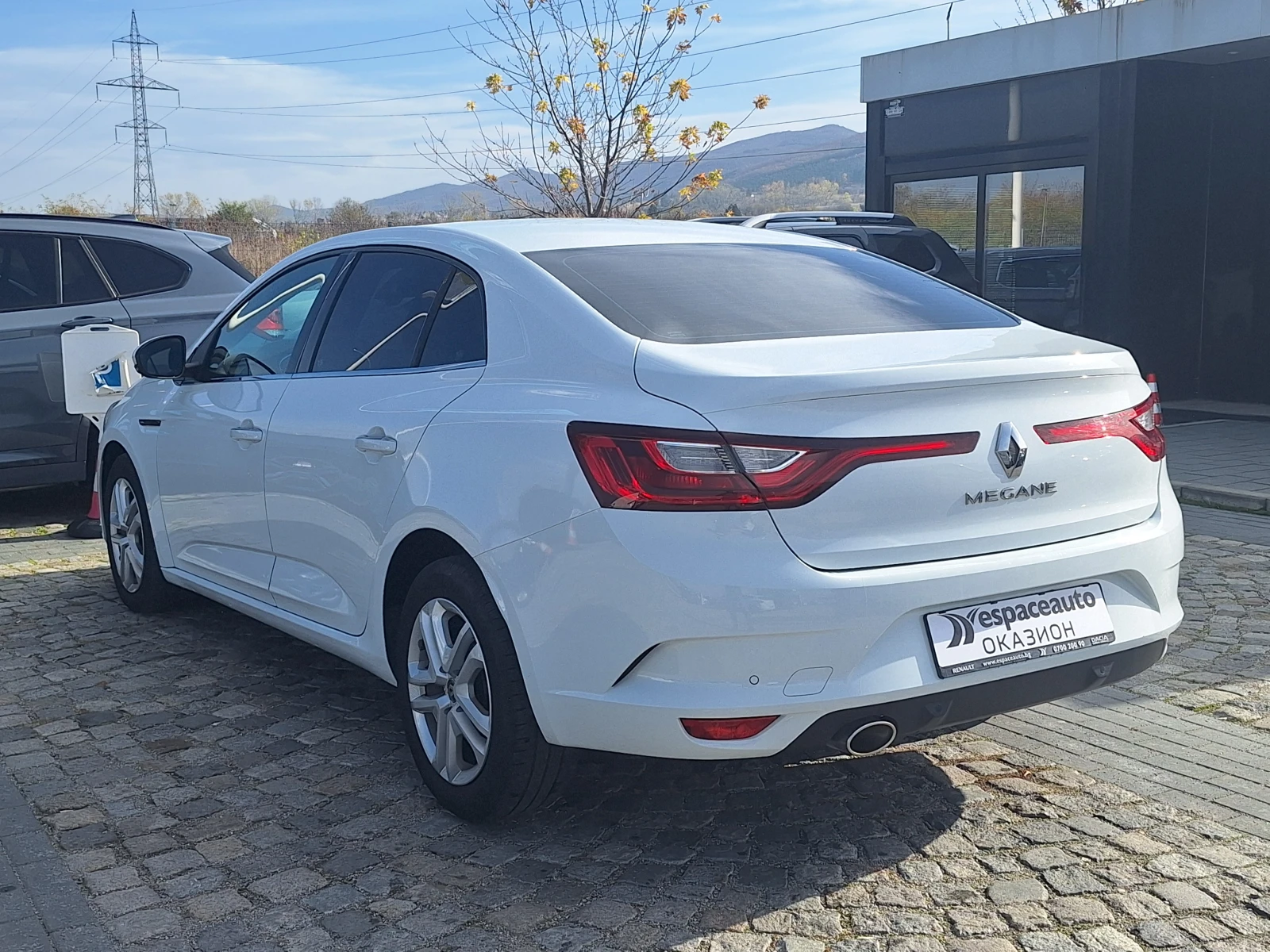 Renault Megane SEDANE 1.3TCe 140к.с. - изображение 6