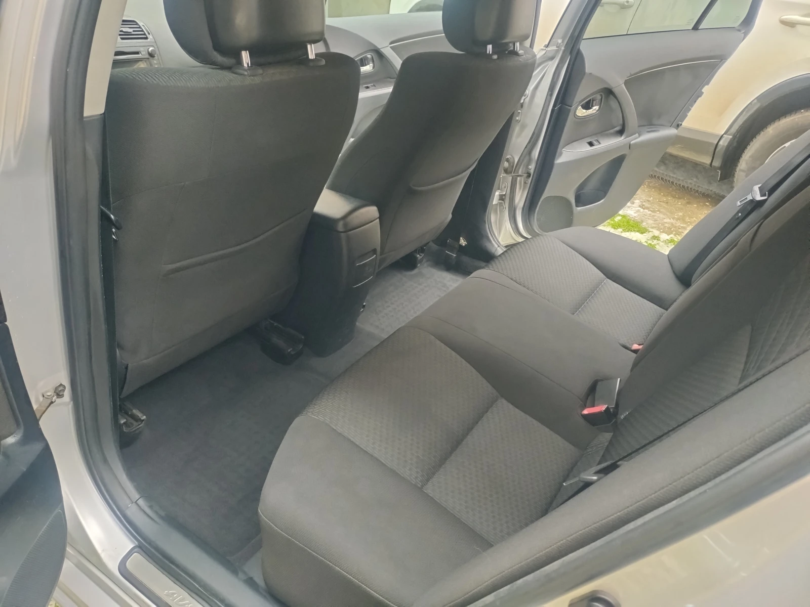 Toyota Avensis | Mobile.bg � ����������� 10