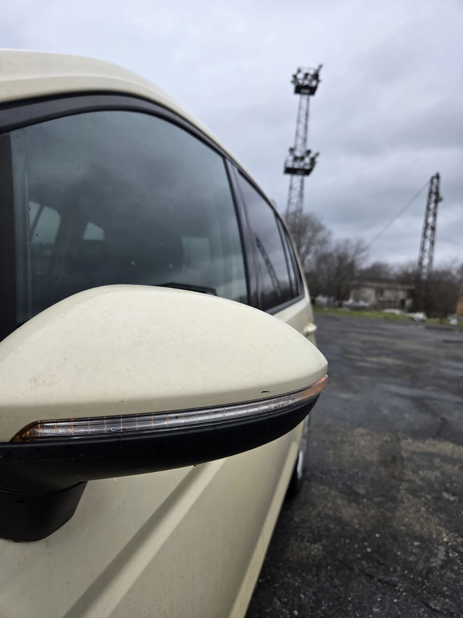 VW Touran 2.0 Действащ TUV, снимка 13 - Автомобили и джипове - 53819395