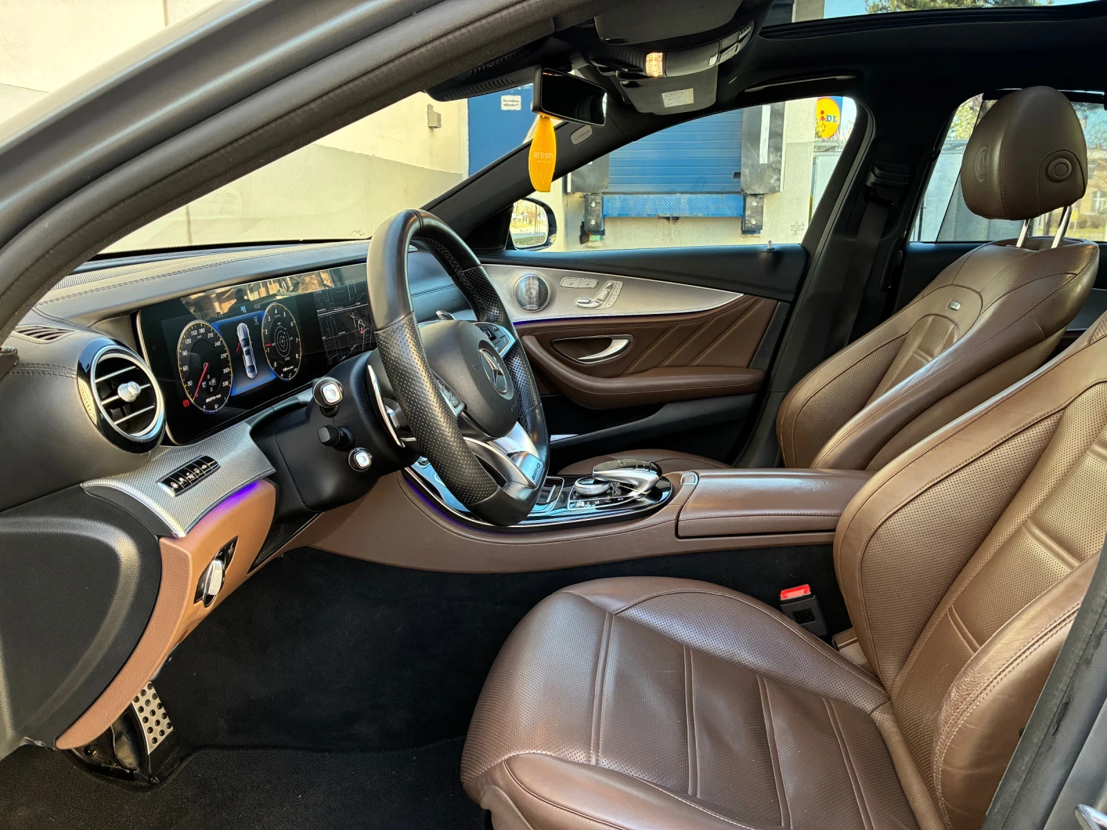 Mercedes-Benz E 63 AMG, снимка 11 - Автомобили и джипове - 54224631