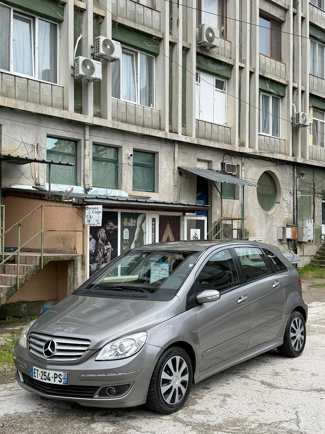 Mercedes-Benz B 180