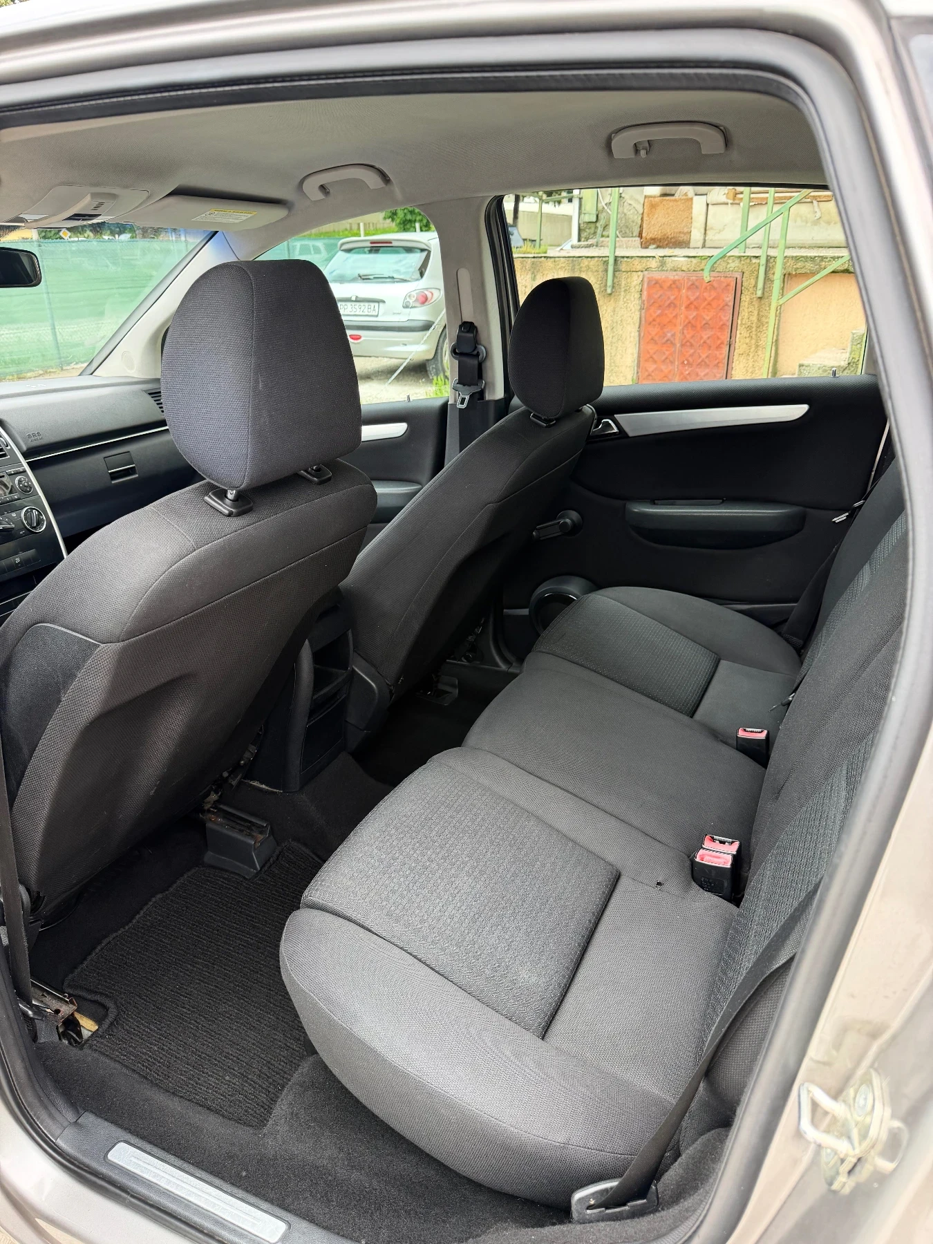 Mercedes-Benz B 180, снимка 9 - Автомобили и джипове - 54646334