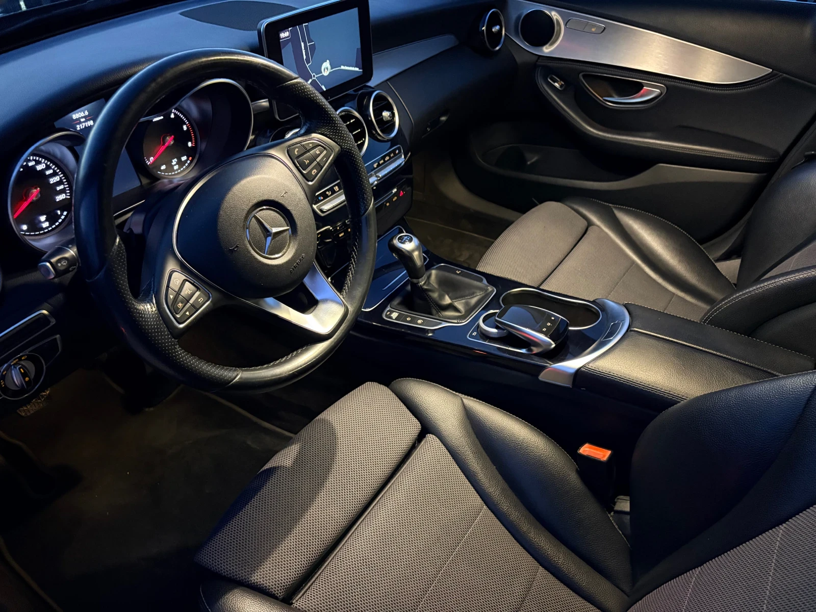 Mercedes-Benz C 220 РЪЧКА  Сервизна История 215000 км, снимка 14 - Автомобили и джипове - 55637700