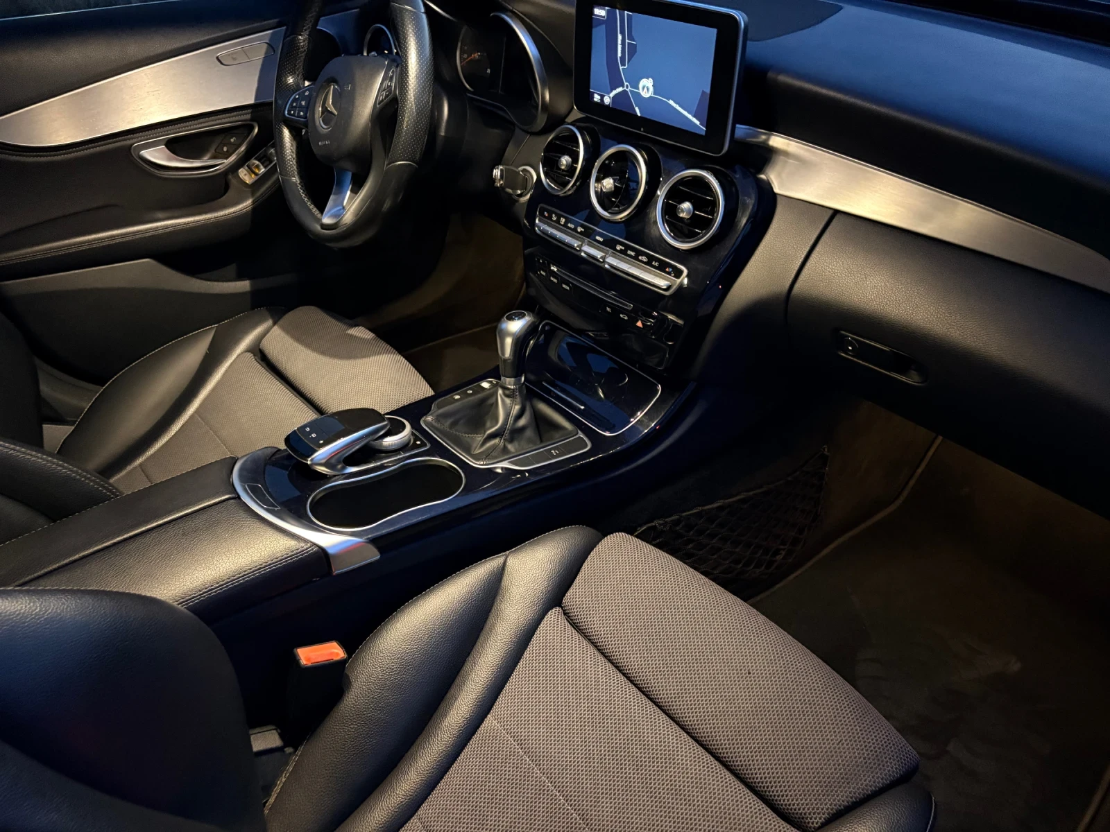 Mercedes-Benz C 220 РЪЧКА  Сервизна История 215000 км, снимка 12 - Автомобили и джипове - 55637700