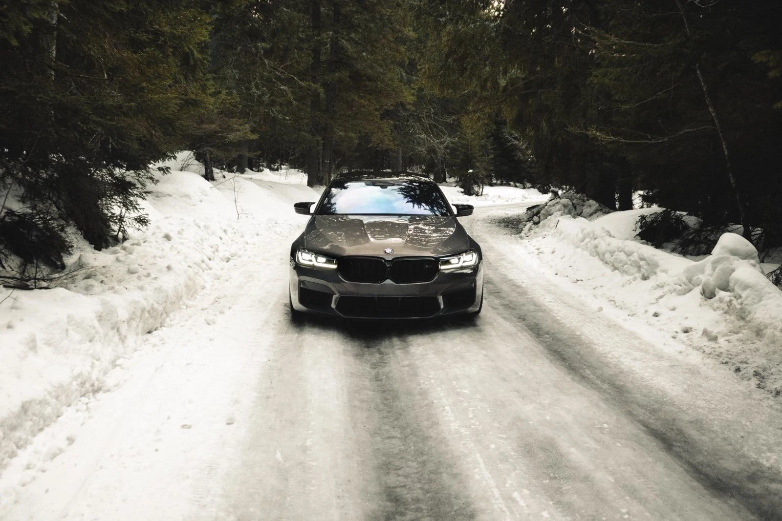 BMW M5 Competion AKRAPOVIC ГОТОВ ЛИЗИНГ, снимка 5 - Автомобили и джипове - 55903414