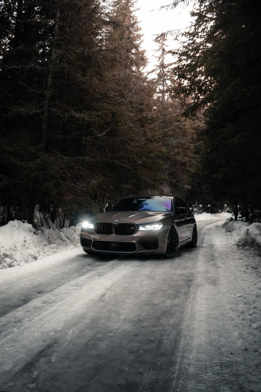 BMW M5 Competion AKRAPOVIC ГОТОВ ЛИЗИНГ, снимка 3 - Автомобили и джипове - 55903414