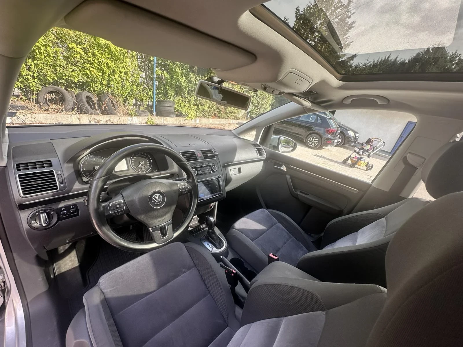 VW Touran 2.0TDI DSG, снимка 7 - Автомобили и джипове - 56318851