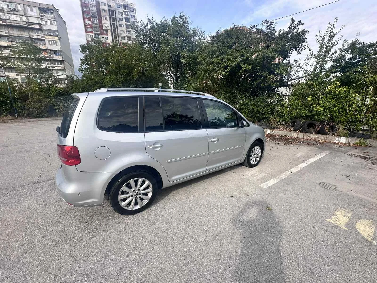 VW Touran 2.0TDI DSG, снимка 3 - Автомобили и джипове - 56318851