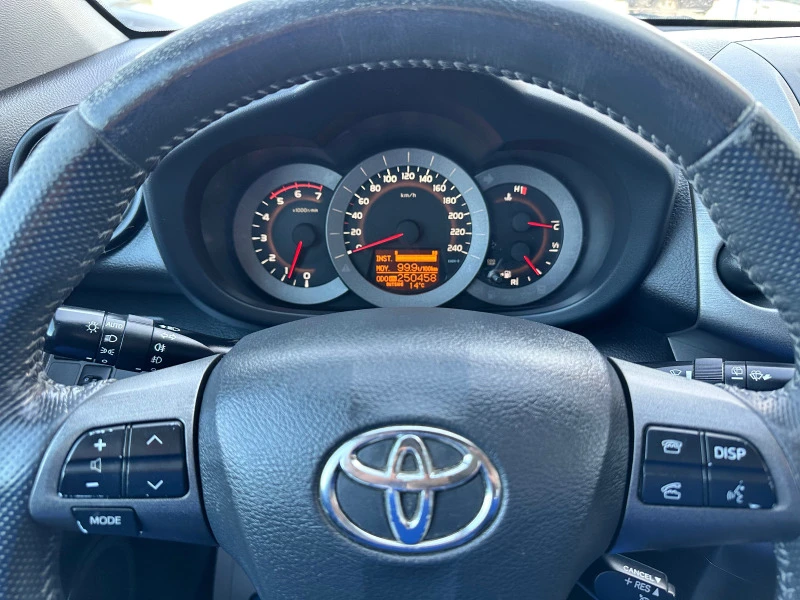 Toyota Rav4 2.2 , снимка 13 - Автомобили и джипове - 42649346