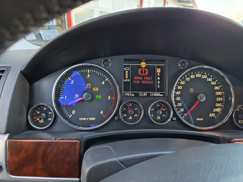 VW Touareg, снимка 11 - Автомобили и джипове - 52792882