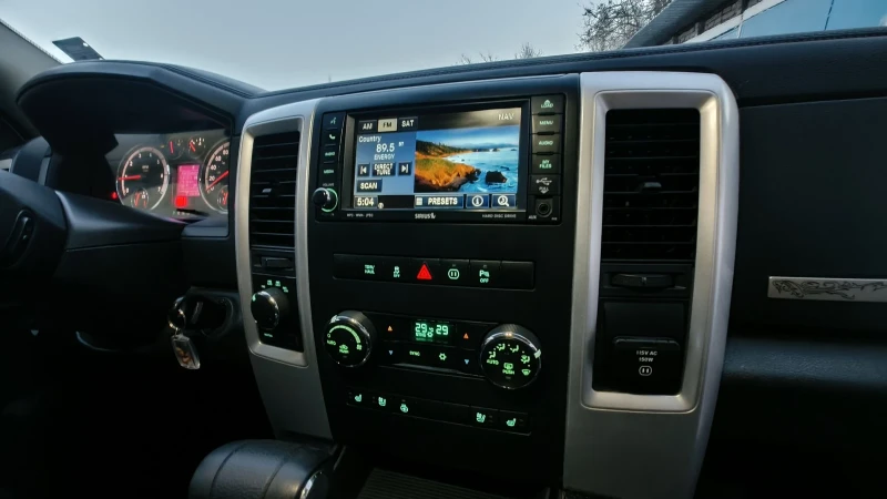 Dodge RAM 1500 5.7 HEMI, снимка 16 - Автомобили и джипове - 52859242