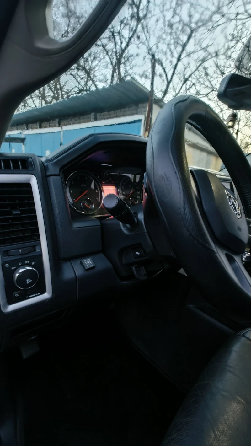 Dodge RAM 1500 5.7 HEMI, снимка 13 - Автомобили и джипове - 52859242