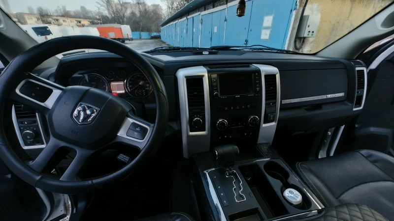 Dodge RAM 1500 5.7 HEMI, снимка 15 - Автомобили и джипове - 52859242