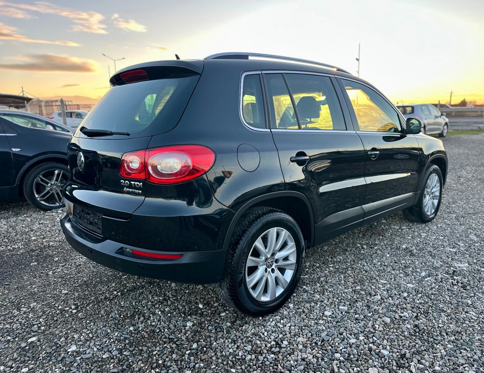 VW Tiguan 2.0TDi 4x4 АВТОМАТ КОЖА НАВИГАЦИЯ - изображение 4