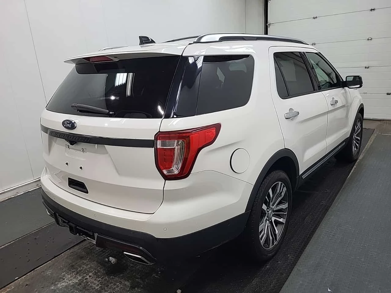 Ford Explorer * PLATINUM * * 7-МЕСТНА* * ПОДГРЕВИ ОГЛЕДАЛА СЕДАЛ - изображение 3