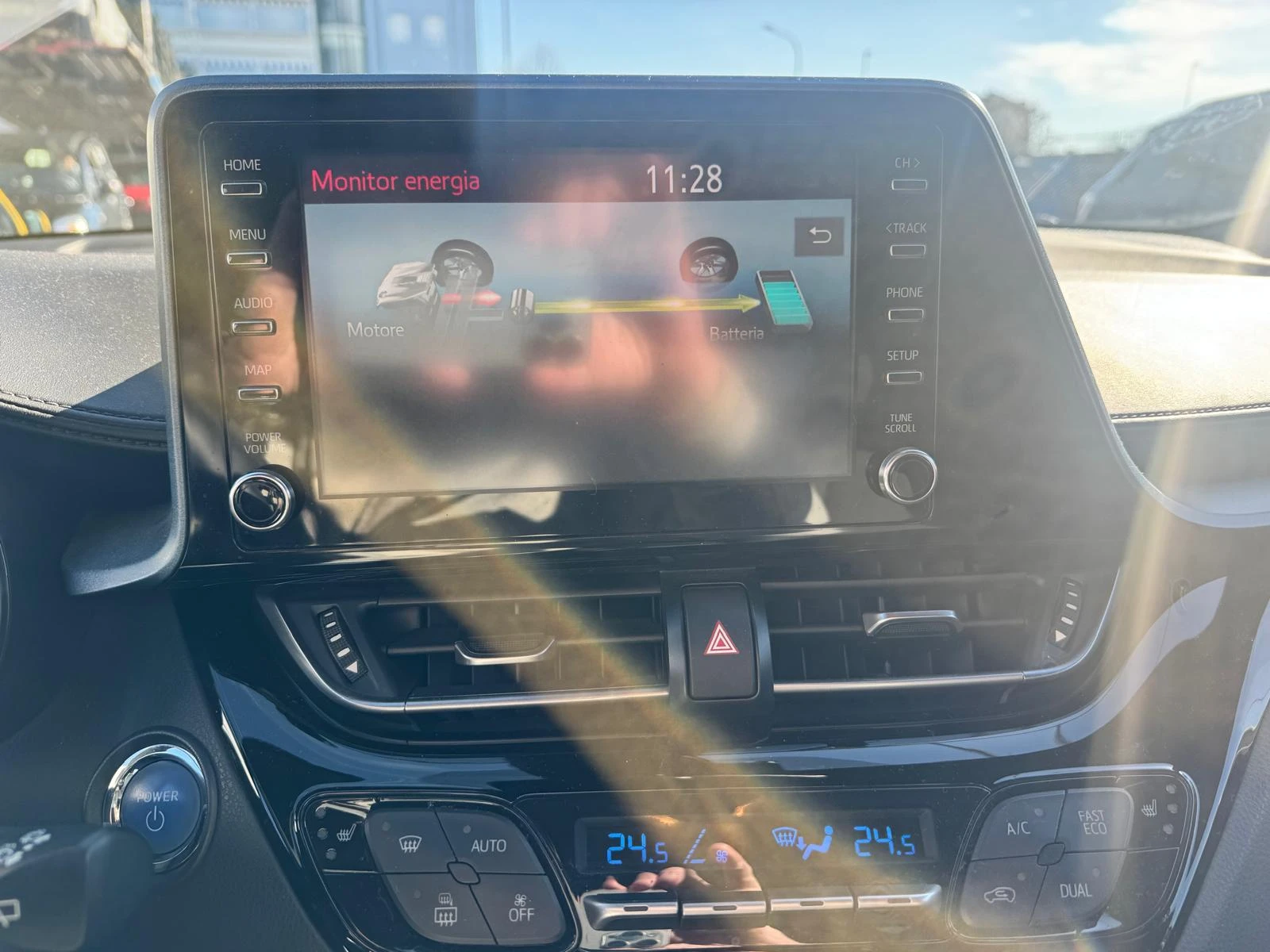 Toyota C-HR 1.8 HYBRID ГАРАНЦИОННА CAR PLAY ANDROID AUTO WAZE, снимка 13 - Автомобили и джипове - 53712449
