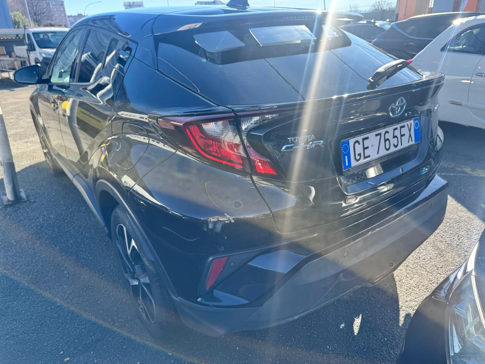 Toyota C-HR 1.8 HYBRID ГАРАНЦИОННА CAR PLAY ANDROID AUTO WAZE, снимка 4 - Автомобили и джипове - 53712449