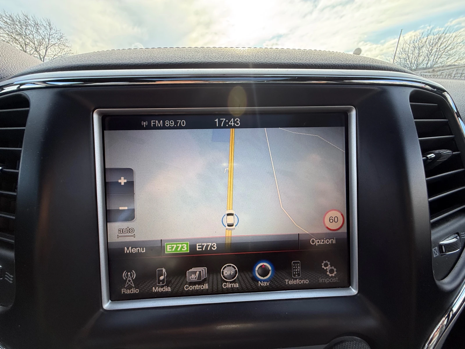 Jeep Grand cherokee 3.0 OVERLAND FULL ШВЕЙЦАРИЯ, снимка 9 - Автомобили и джипове - 54085781