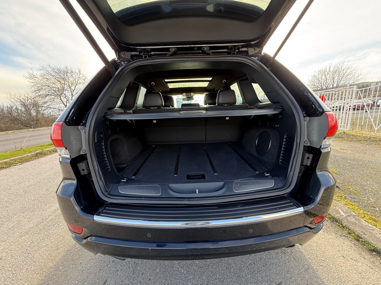 Jeep Grand cherokee 3.0 OVERLAND FULL ШВЕЙЦАРИЯ, снимка 14 - Автомобили и джипове - 54085781