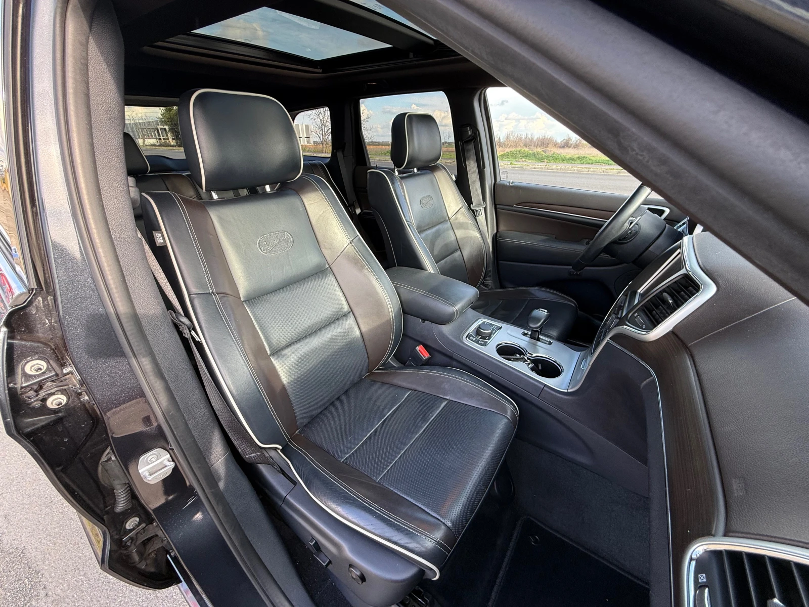 Jeep Grand cherokee 3.0 OVERLAND FULL ШВЕЙЦАРИЯ, снимка 12 - Автомобили и джипове - 54085781