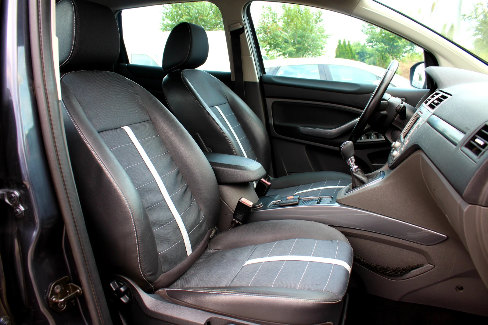 Ford Kuga TITANIUM 2.0TDCi 136кс/СОБСТВЕН ЛИЗИНГ, снимка 14 - Автомобили и джипове - 55002930