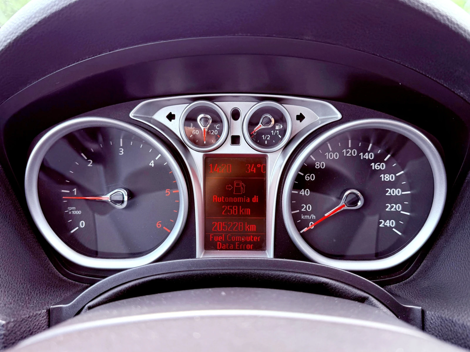 Ford Kuga TITANIUM 2.0TDCi 136кс/СОБСТВЕН ЛИЗИНГ, снимка 17 - Автомобили и джипове - 55002930