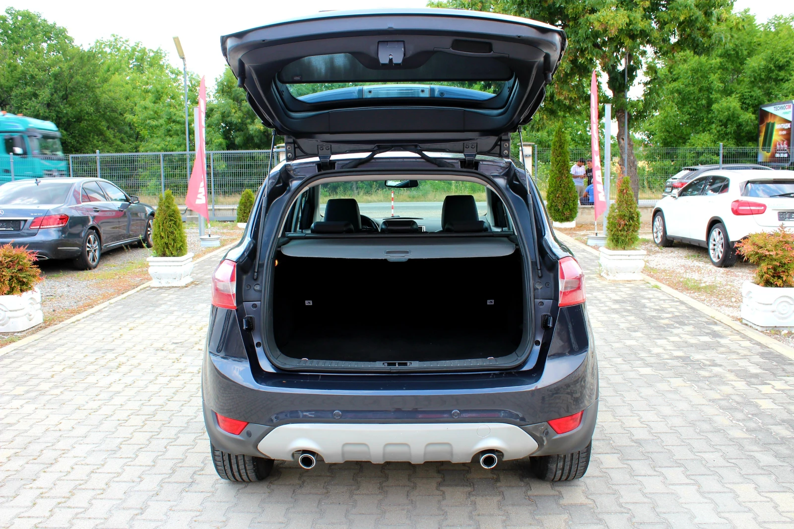 Ford Kuga TITANIUM 2.0TDCi 136кс/СОБСТВЕН ЛИЗИНГ, снимка 9 - Автомобили и джипове - 55002930