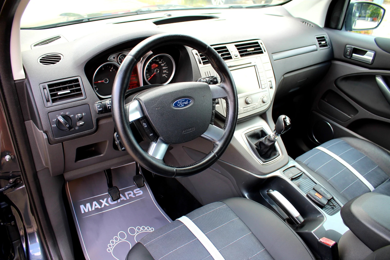 Ford Kuga TITANIUM 2.0TDCi 136кс/СОБСТВЕН ЛИЗИНГ, снимка 10 - Автомобили и джипове - 55002930