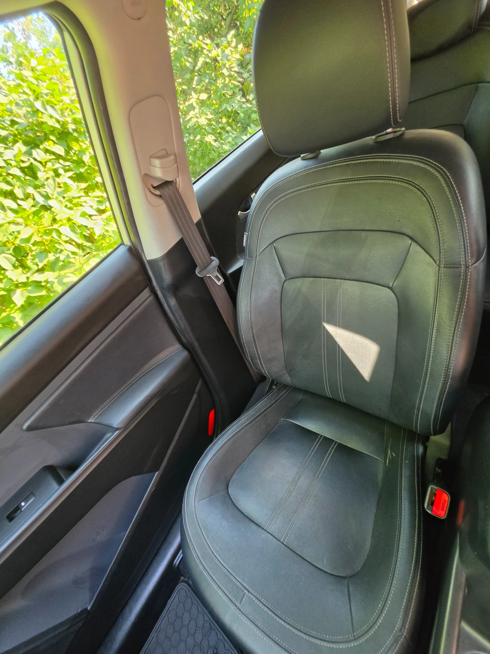 Kia Sportage 2.0 CRDi 4x4, снимка 10 - Автомобили и джипове - 55457629