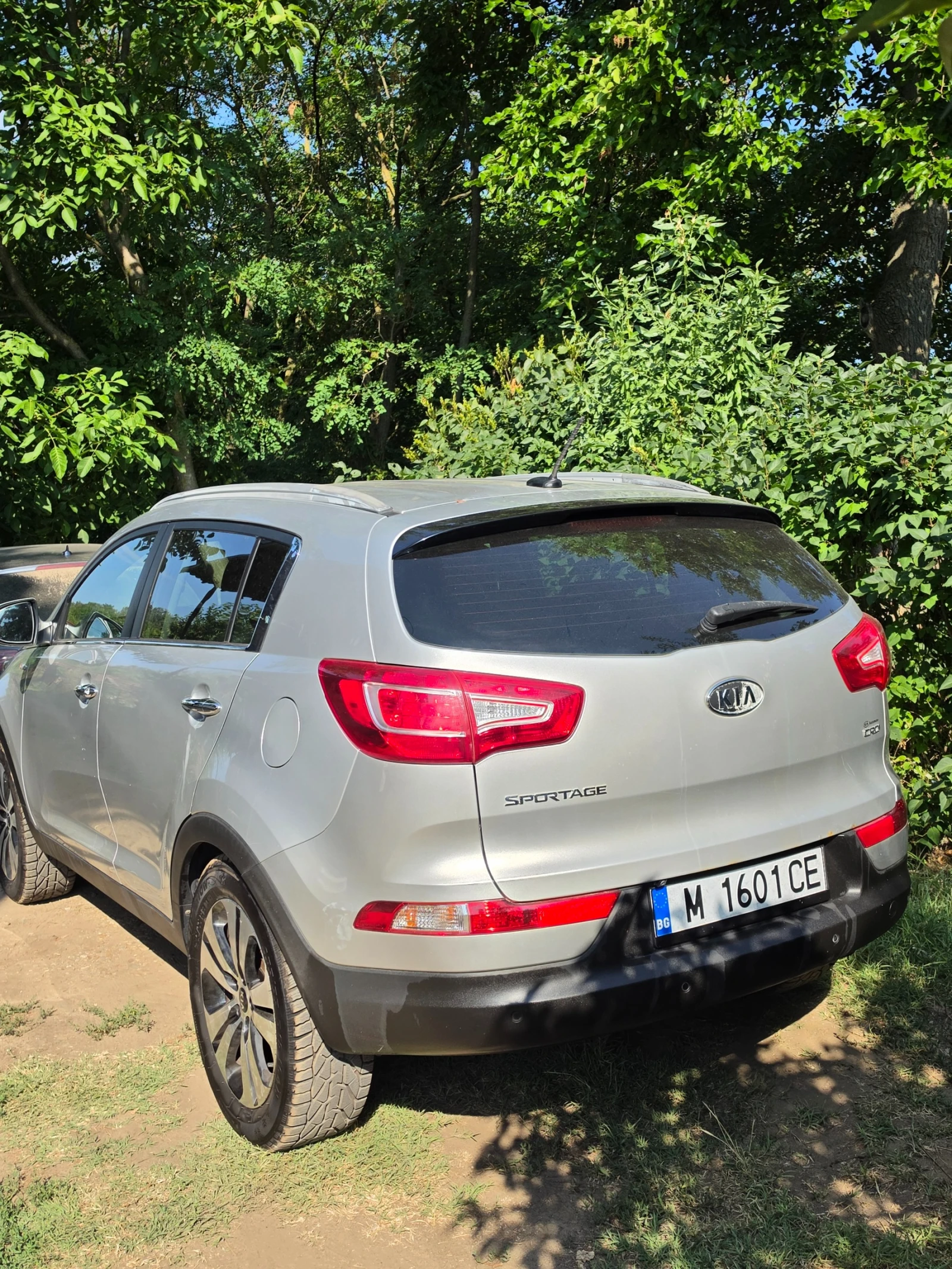 Kia Sportage 2.0 CRDi 4x4, снимка 3 - Автомобили и джипове - 55457629