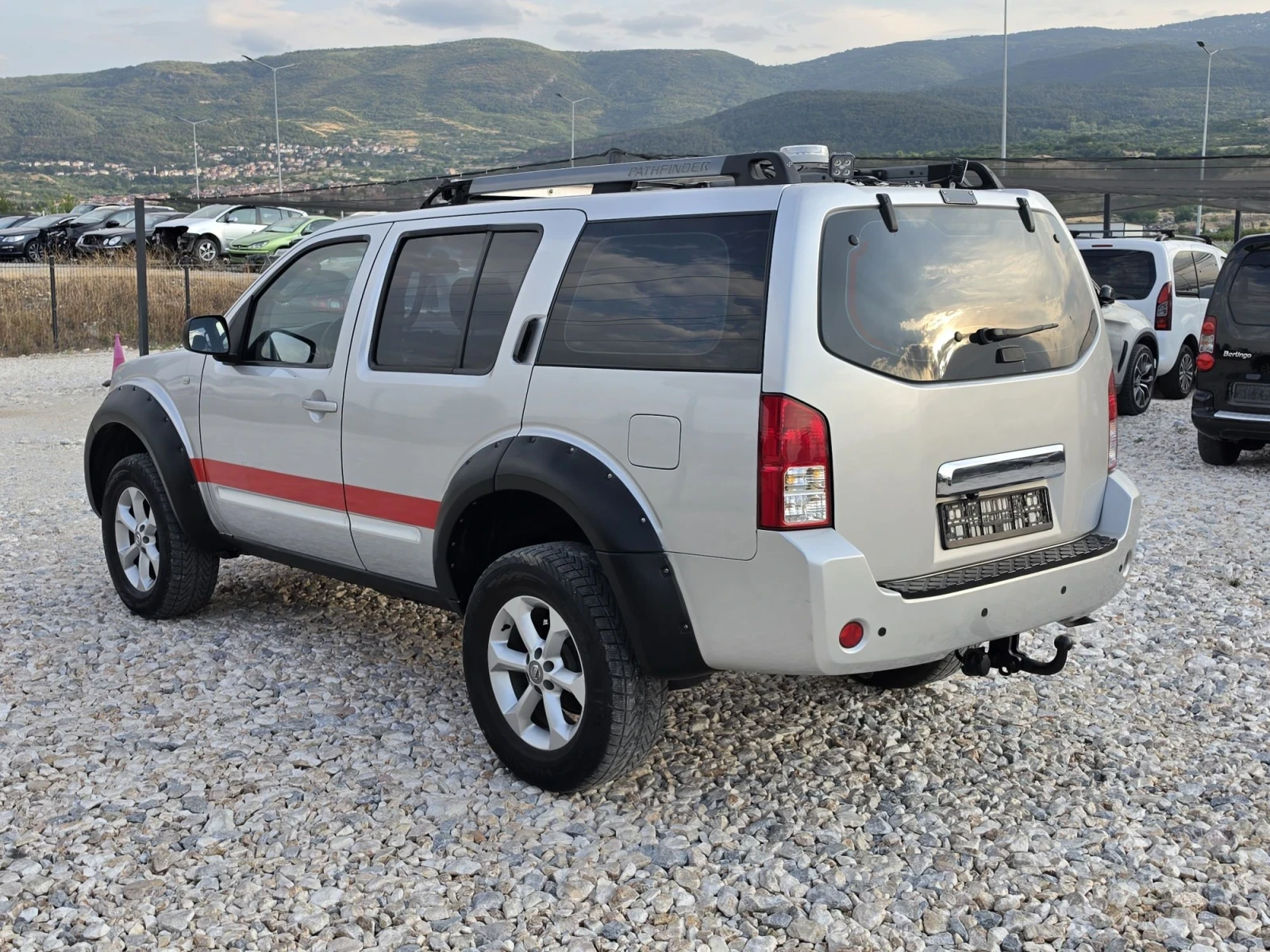 Nissan Pathfinder 2.5dci, снимка 6 - Автомобили и джипове - 55810935